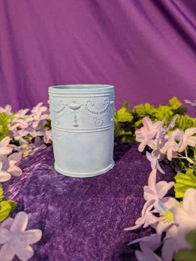 Handmade 10.5 oz Para-Soy Candle – Concrete Vessel with Bow Garland Design